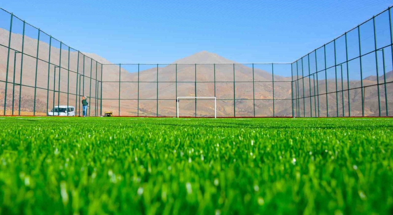 Kahramanmaraşta 11 ilçeye 35 yeni sentetik saha