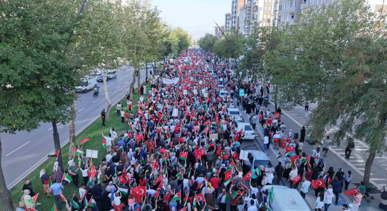 Kahramanmaraşta binlerce kişi Filistine destek için yürüdü