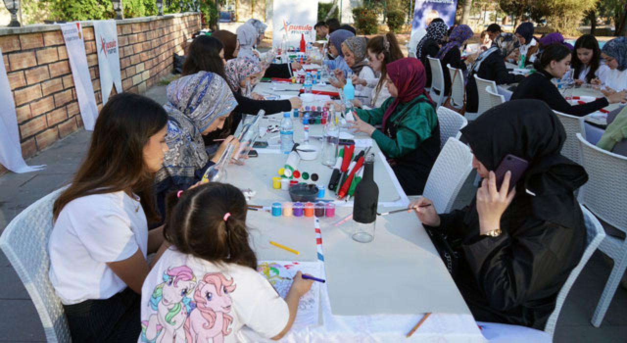 Kahramanmaraş’ta Gençler Ledli Şişelerle Filistin İçin Umut Işığı Yaktı