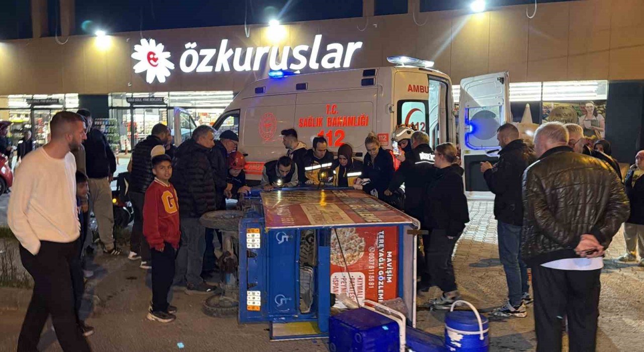 Kaldırıma çarpıp devrilen elektrikli araçtaki 1 kişi yaralandı