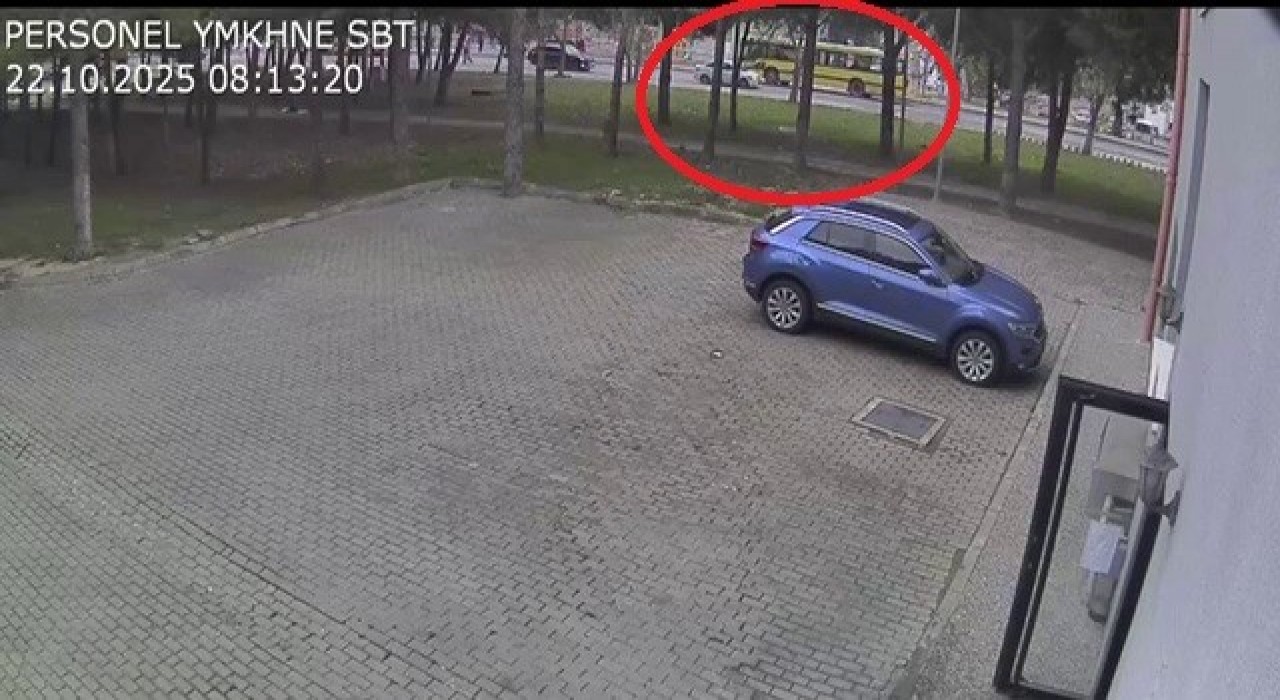 Kampüs içinde belediye otobüsü kadına çarptı: Kaza anı kamerada