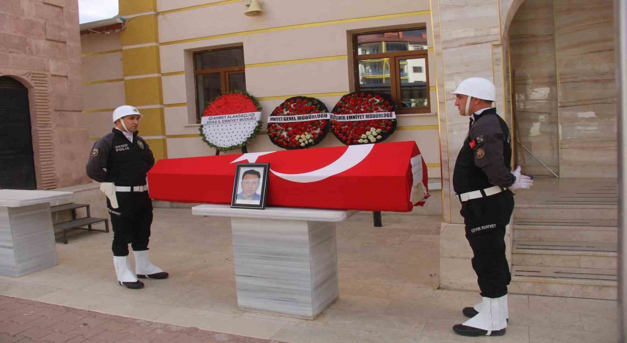 Kansere yenik düşen polis memuru, Sivasta toprağa verildi