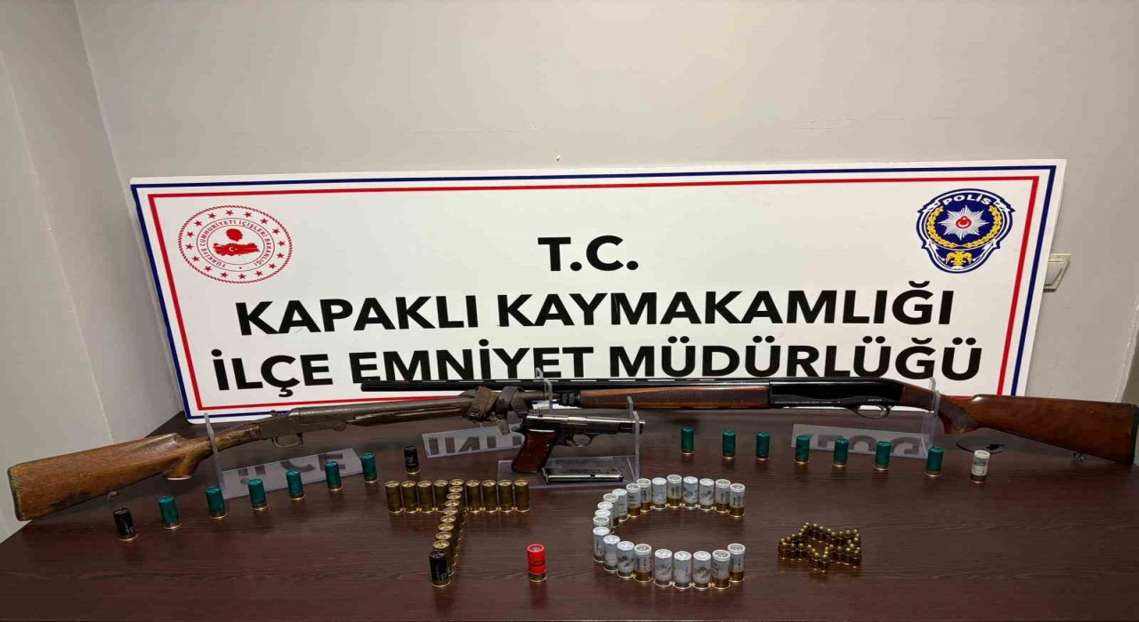 Kapaklıda arama yapılan evde ruhsatsız tabanca ve 2 av tüfeği ele geçirildi
