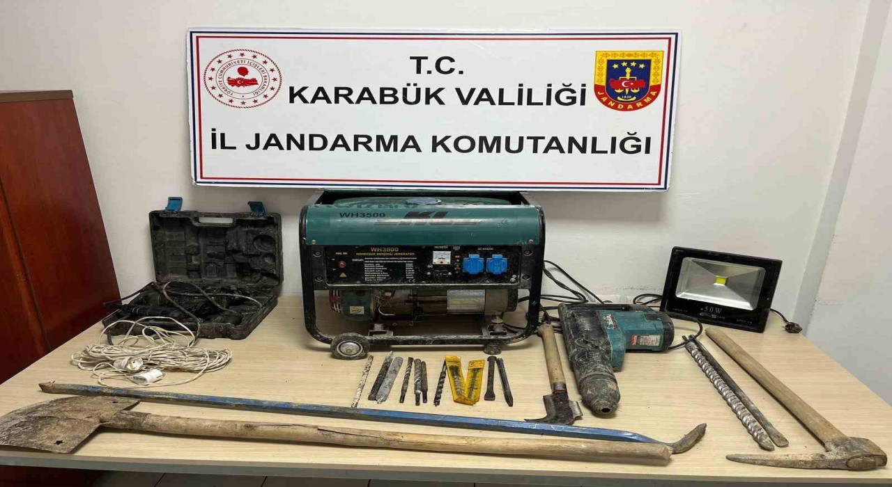 Karabükte kaçak kazı yapan 4 kişi suçüstü yakalandı