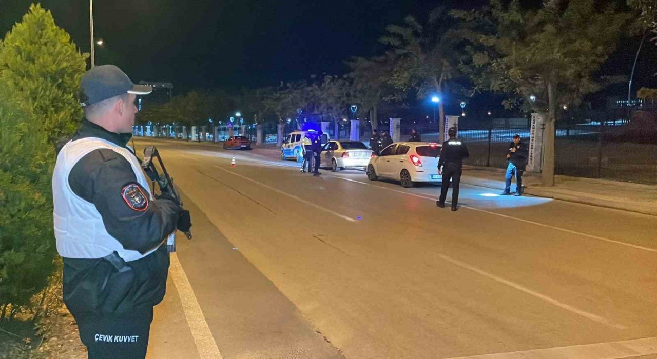 Karaman polisinden kent merkezinde şok asayiş uygulaması