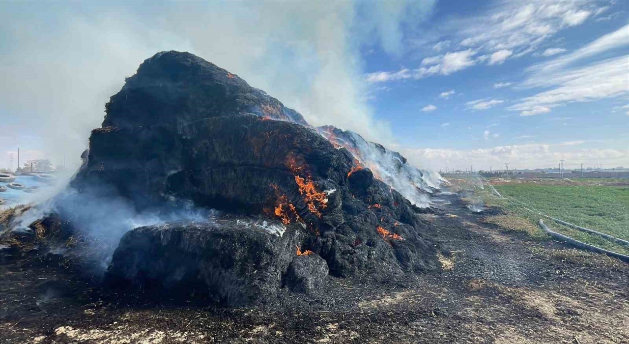 Karamanda 300 ton saman balyası kül oldu