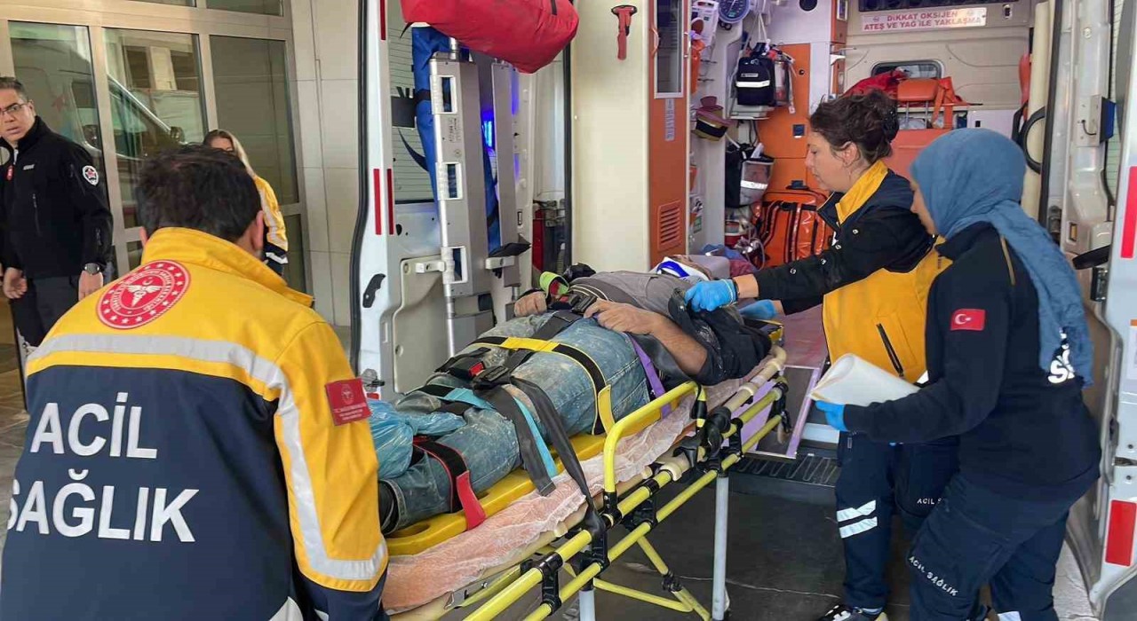 Karamanda çalıştığı inşaattan düşen işçi yaralandı