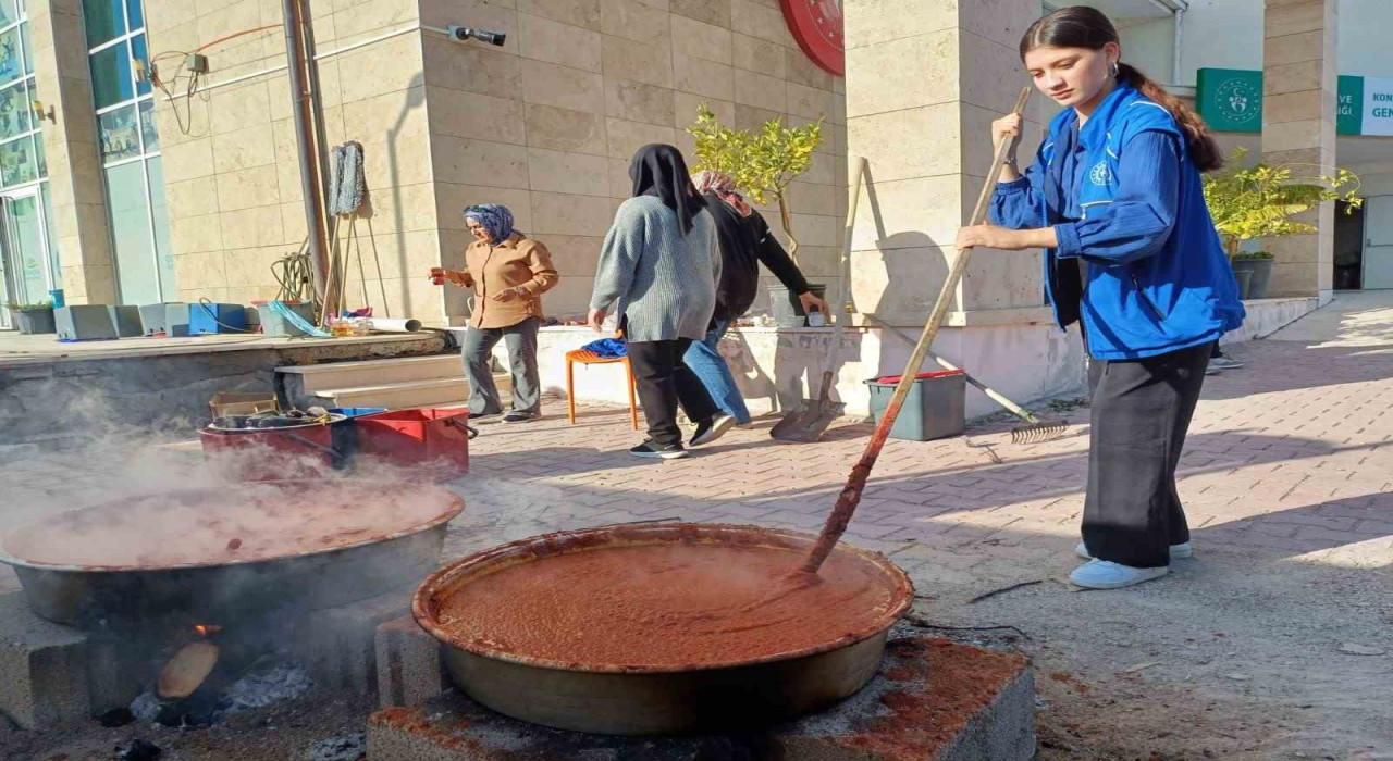 Karapınarda gençlerden anlamlı çalışma