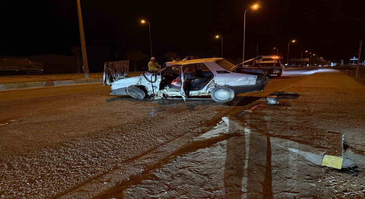 Karapınarda tır ile otomobil çarpıştı: 2 yaralı