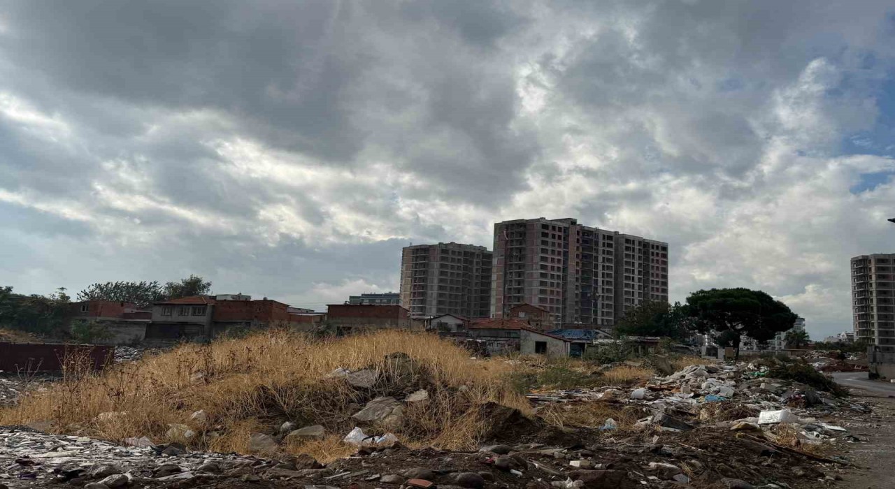 Karşıyaka Belediyesinde grevciler sürgün edildi