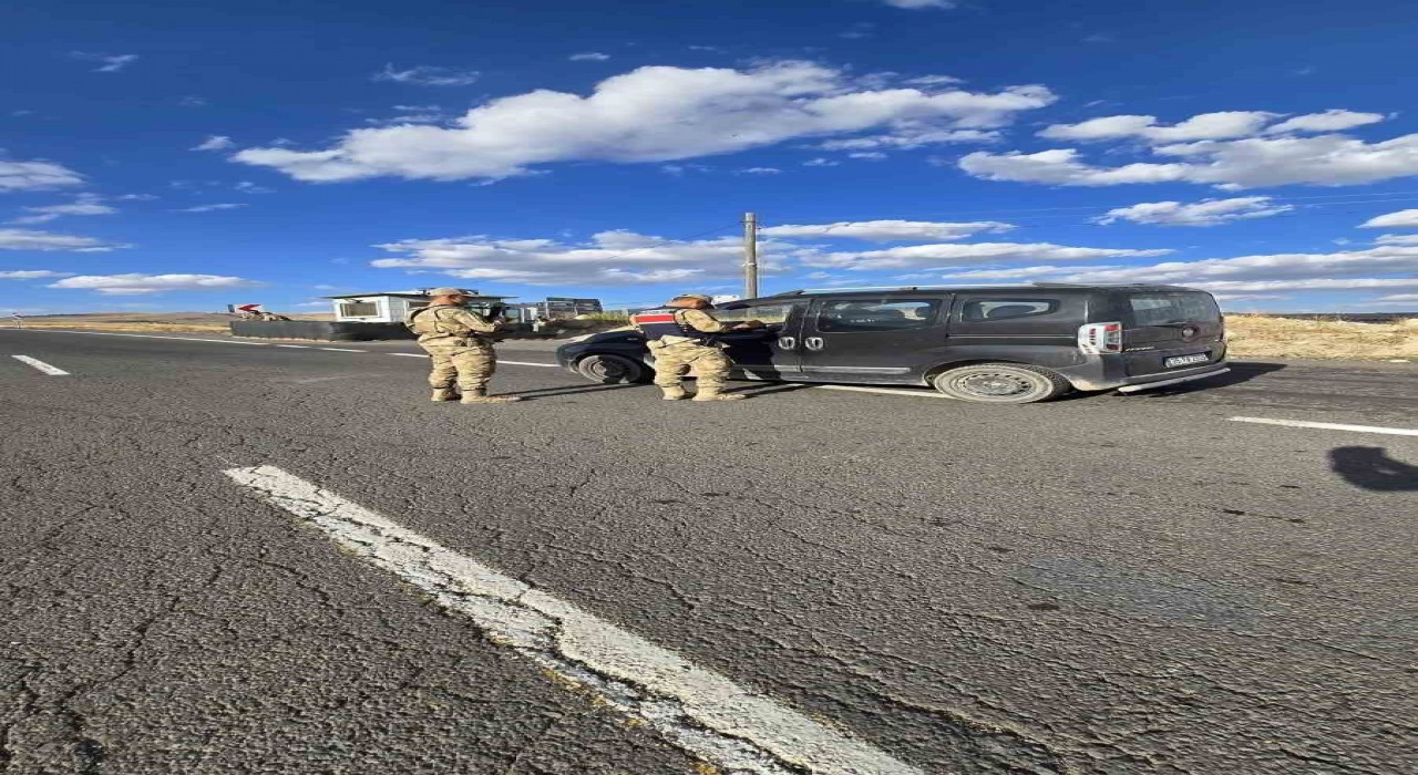 Karsta jandarmadan huzur ve güven uygulaması