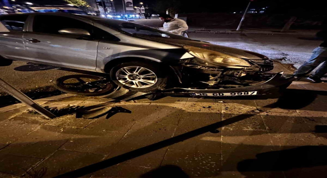 Karsta otomobil ile motosiklet çarpıştı