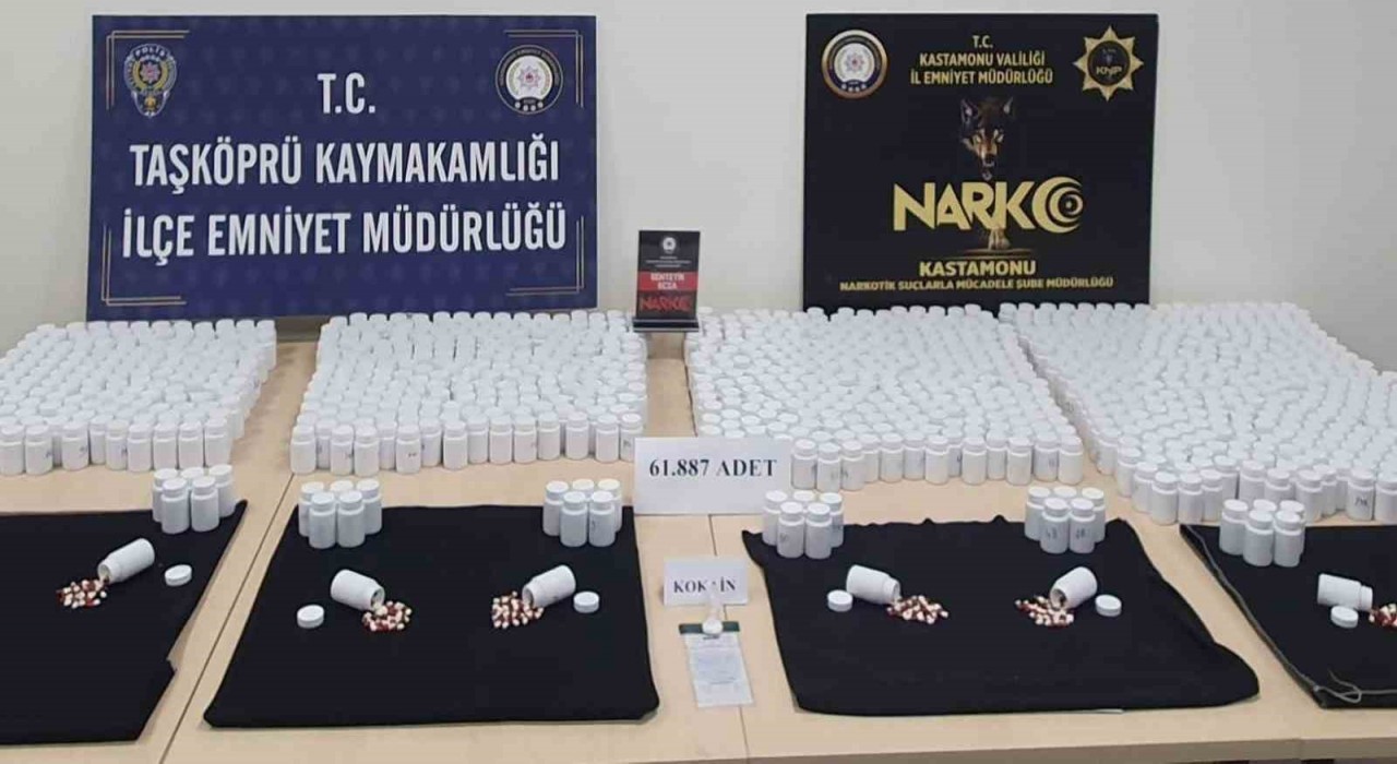 Kastamonuda binlerce sentetik ecza hapı ele geçirildi: 3 gözaltı
