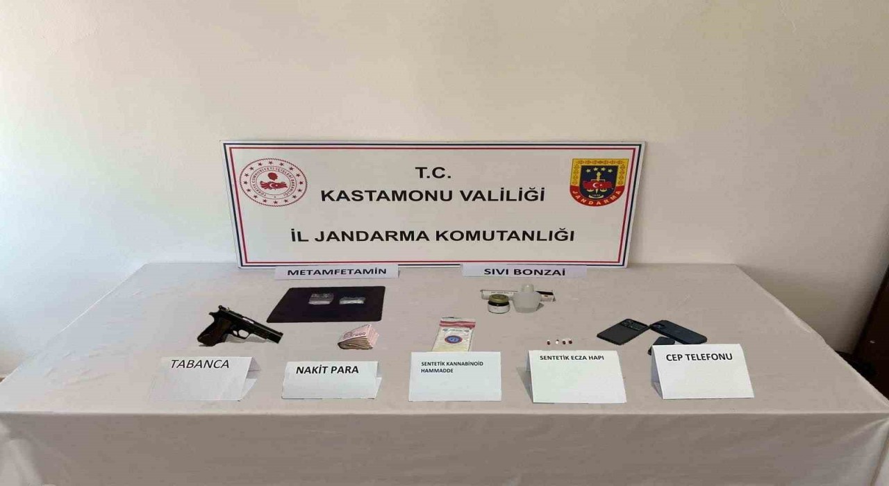 Kastamonuda binlerce sentetik ecza hapıyla yakalanan 2 kişi tutuklandı