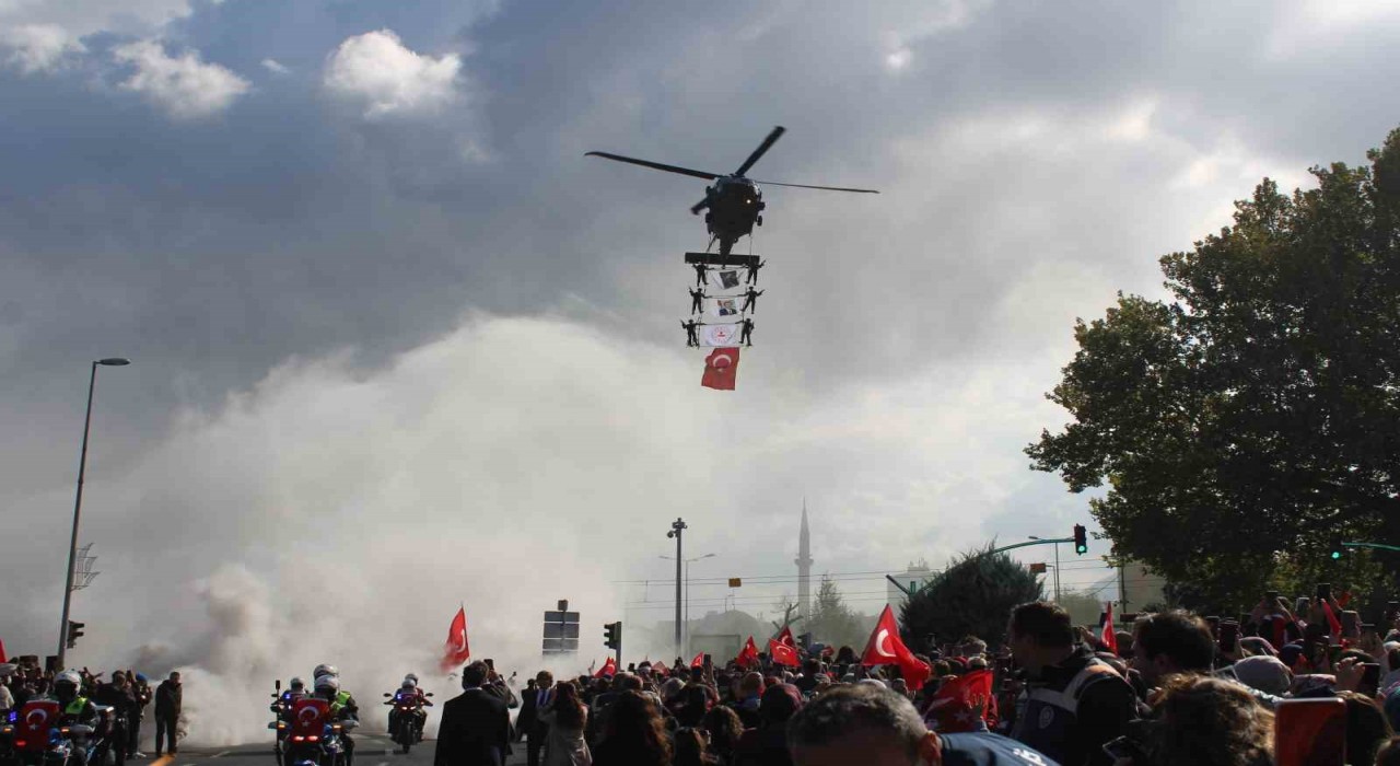 Kayseride ‘çelik kanatlı 29 Ekim coşkusu