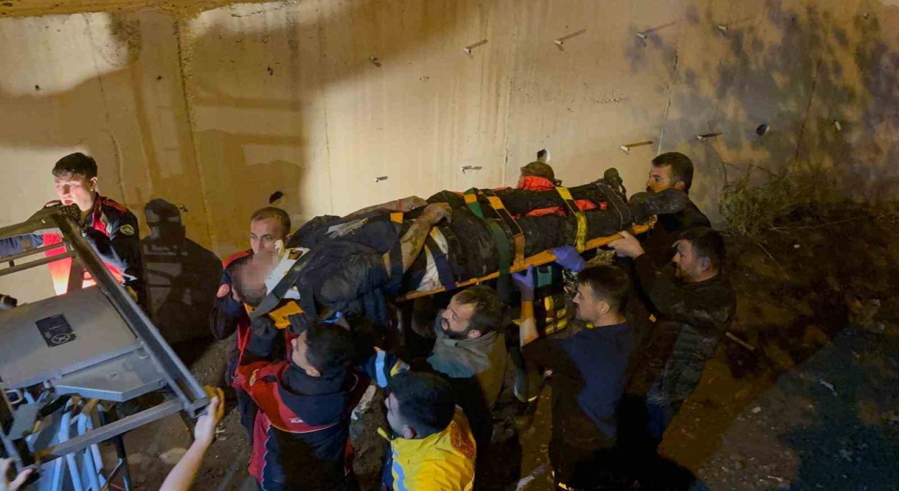 Kayseride kamyonet kanala uçtu: 1i ağır 2 yaralı