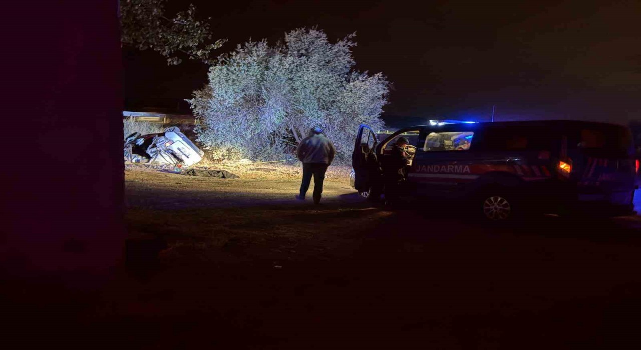 Kayseride takla atan otomobil şarampole yuvarlandı: 1 ölü, 2 yaralı