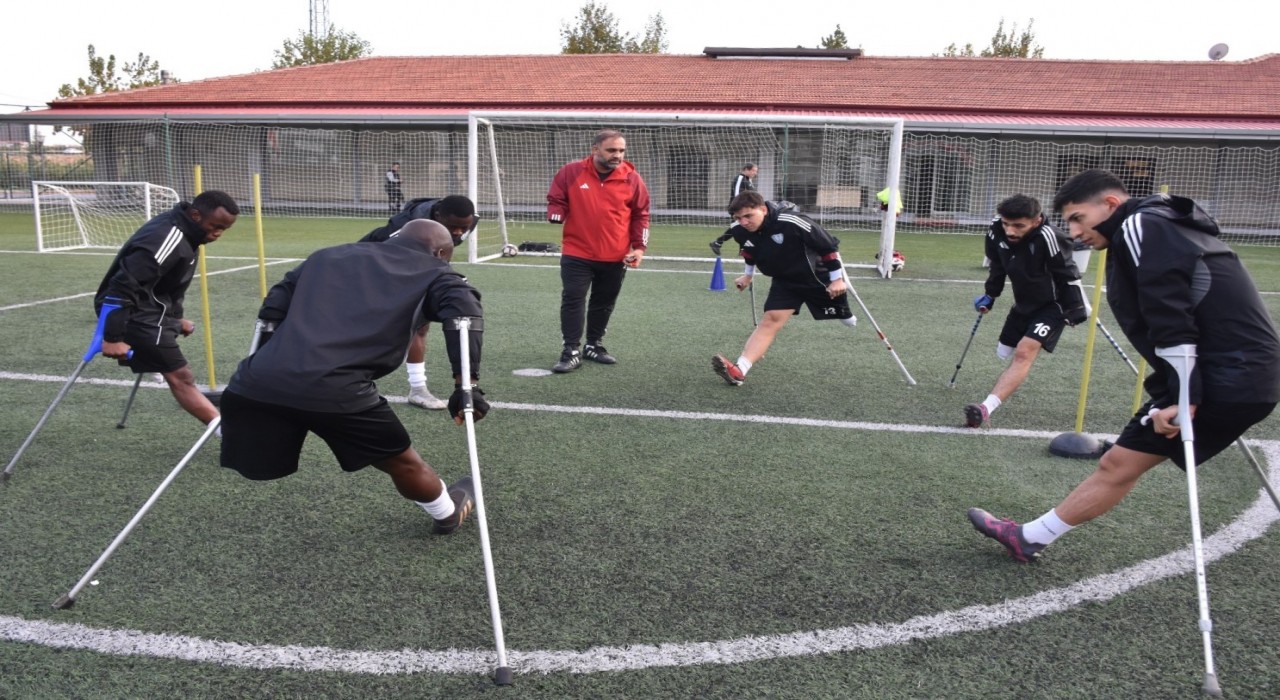 Kazada engelli oldu, futbolla hayata döndü
