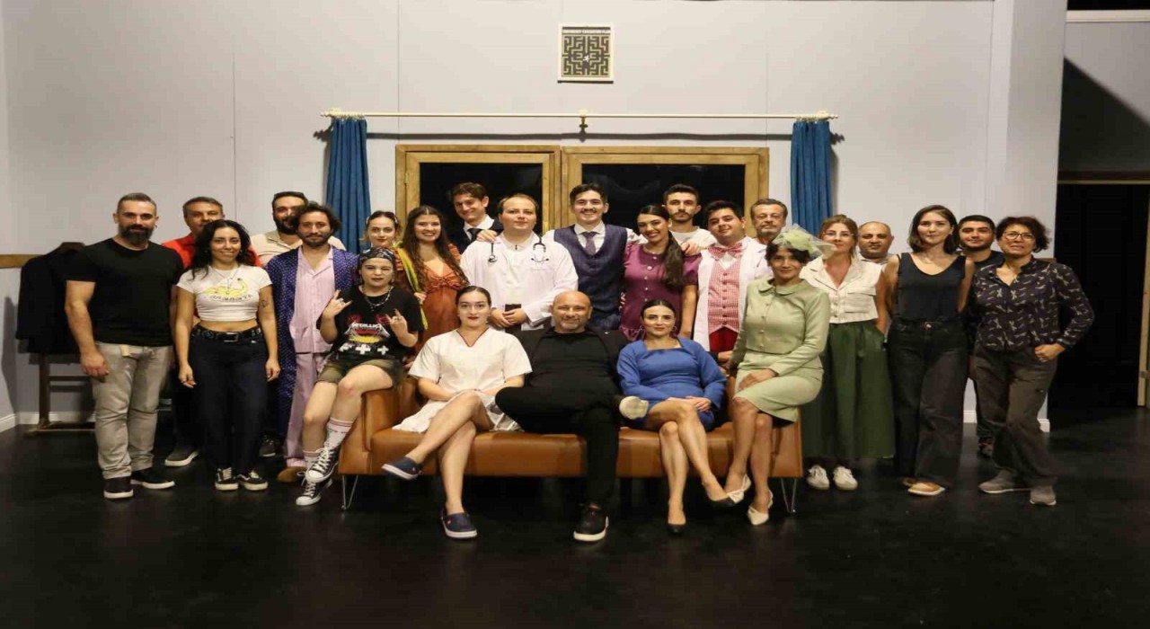 Kepez Kent Tiyatrosundan kahkaha dolu bir oyun: Kaç Baba Kaç