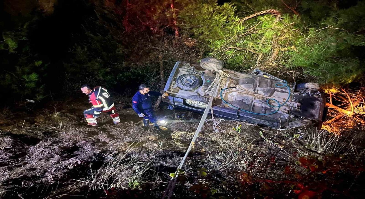 Kepsutta araç dereye uçtu: 5 yaralı