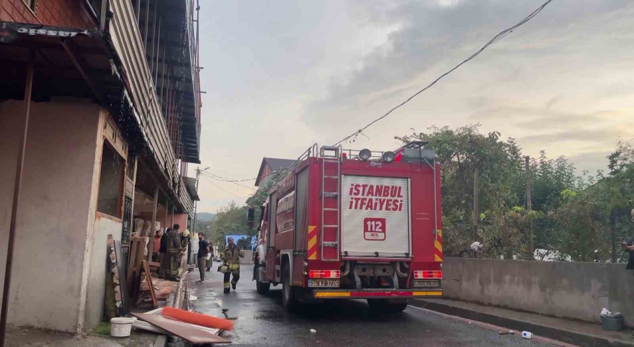 Kereste atölyesinde çıkan yangın korkuttu: O anlar kamerada