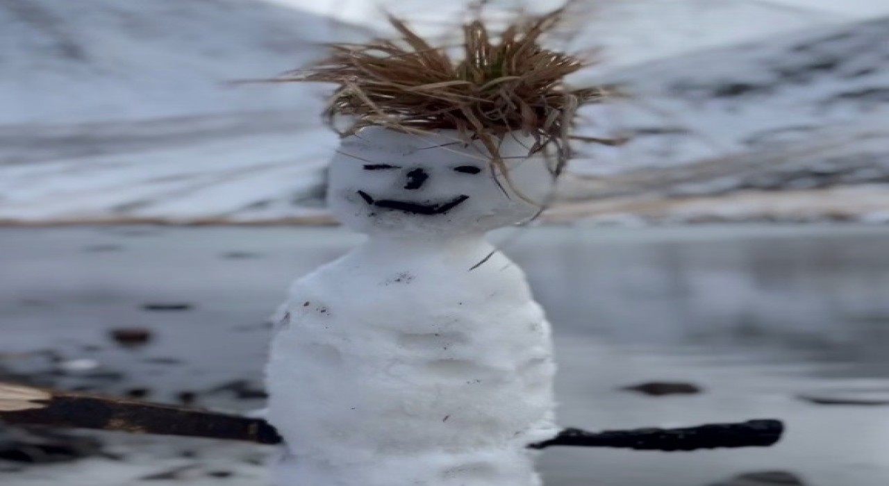 Keşiş Dağında mevsimin ilk kardan adamı yapıldı