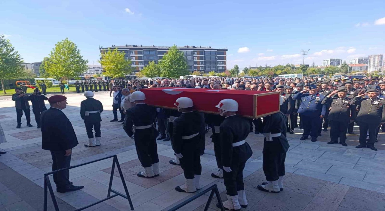 Kıbrısta kazada şehit olan teğmen memleketi Afyonkarahisarda son yolculuğuna uğurlandı