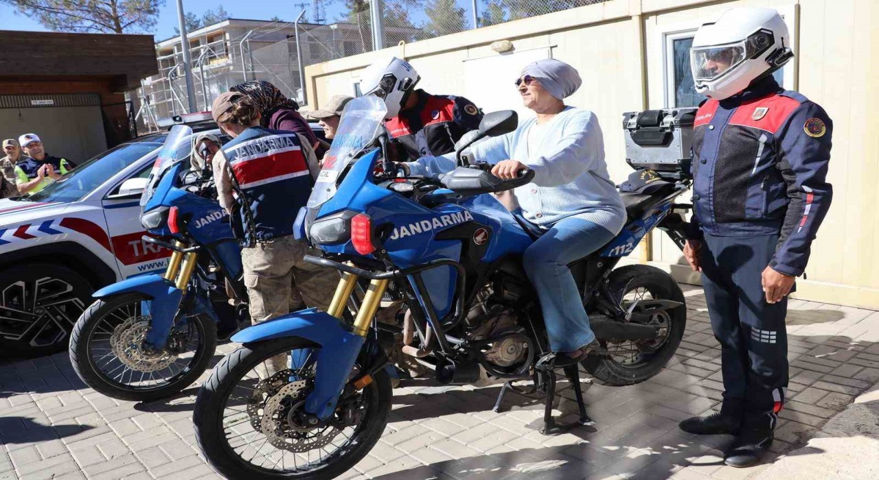 Kiliste Huzur Konağı sakinleri jandarmaya misafir oldu