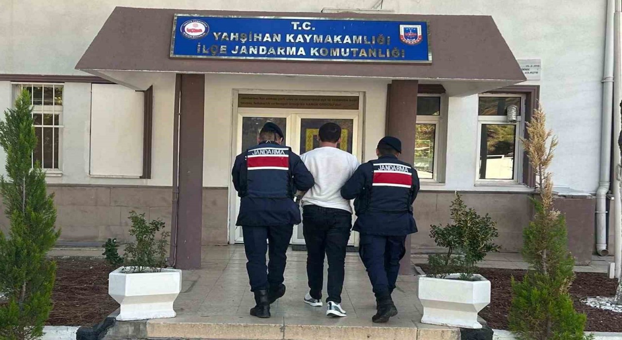 Kırıkkalede 16 adrese eş zamanlı operasyon: 3 firari hükümlü yakalandı