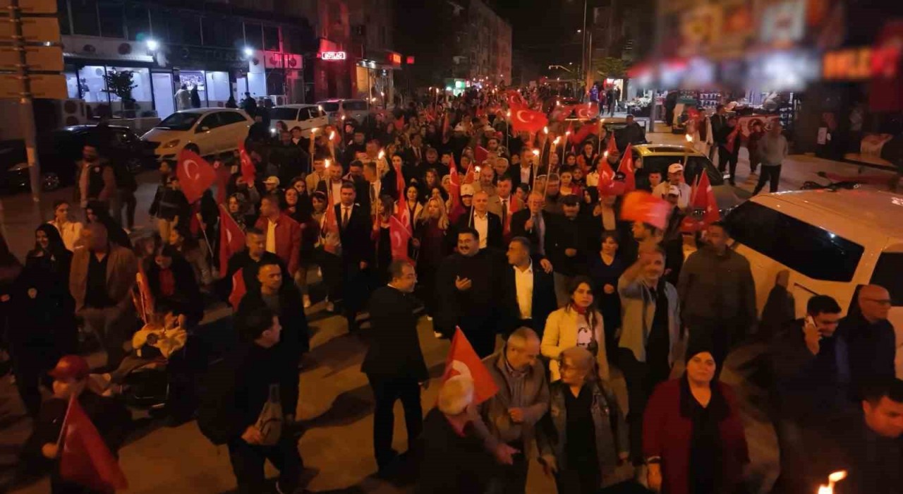 Kırıkkalede binlerce kişi Cumhuriyet için yürüdü