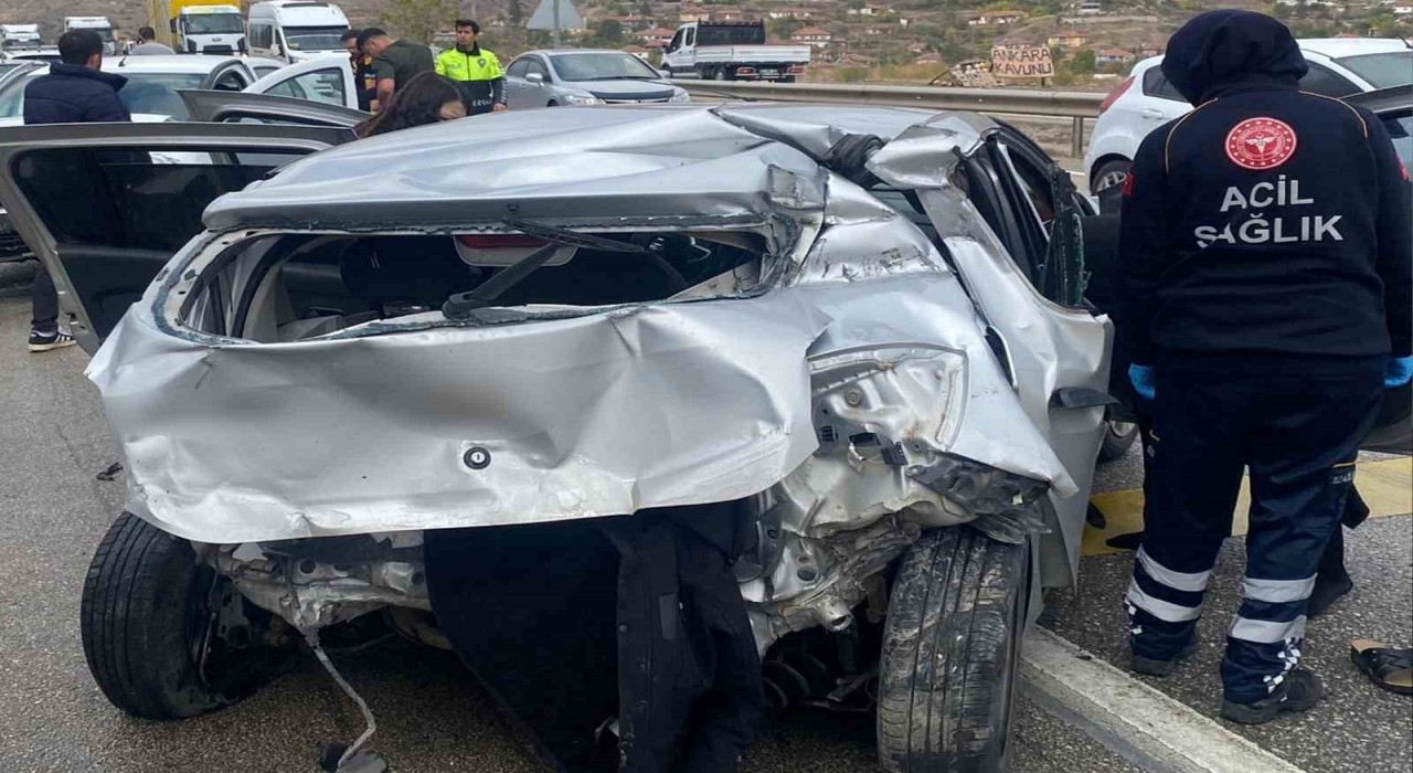 Kırıkkalede iki otomobil çarpıştı: 4 yaralı