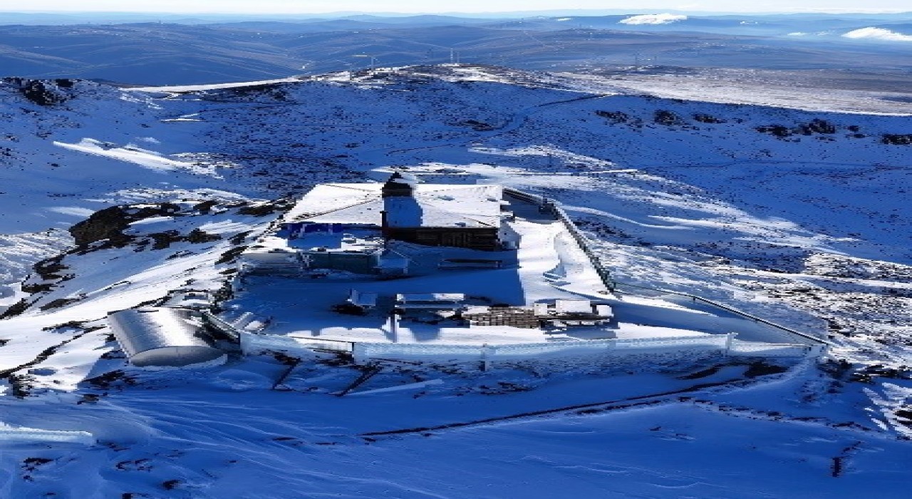 Kırklar Dağında doğa şöleni: Bir yanında kar, bir yanında sonbahar