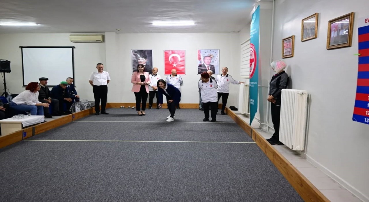 Kırklarelinde huzurevi sakinleri ile protokol üyeleri arasında bocce müsabakası