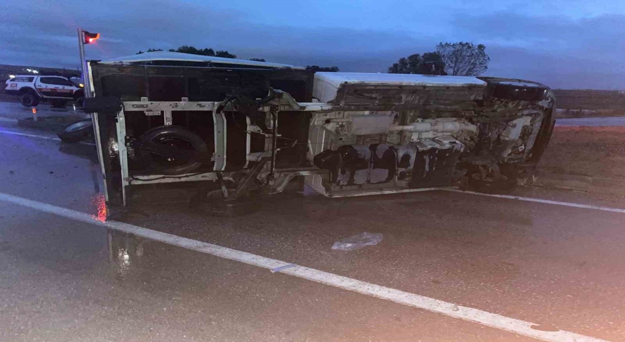 Kırklarelinde kırmızı ışık ihlali kaza getirdi: 2 yaralı