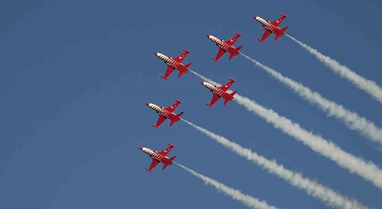 Kırklarelinde Türk Yıldızları nefes kesti