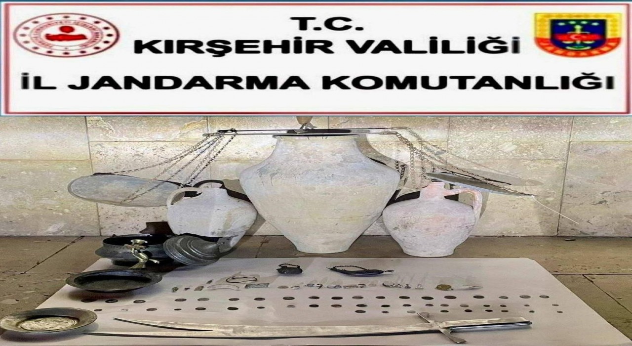 Kırşehirde tarihi eser kaçakçılığı operasyonu: 79 adet tarihi obje ele geçirildi