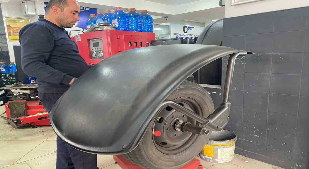 Kış lastiği zorunluluğu 15 Kasımda başlıyor: Sürücüler lastik takmak için kar yağmasını beklememeli