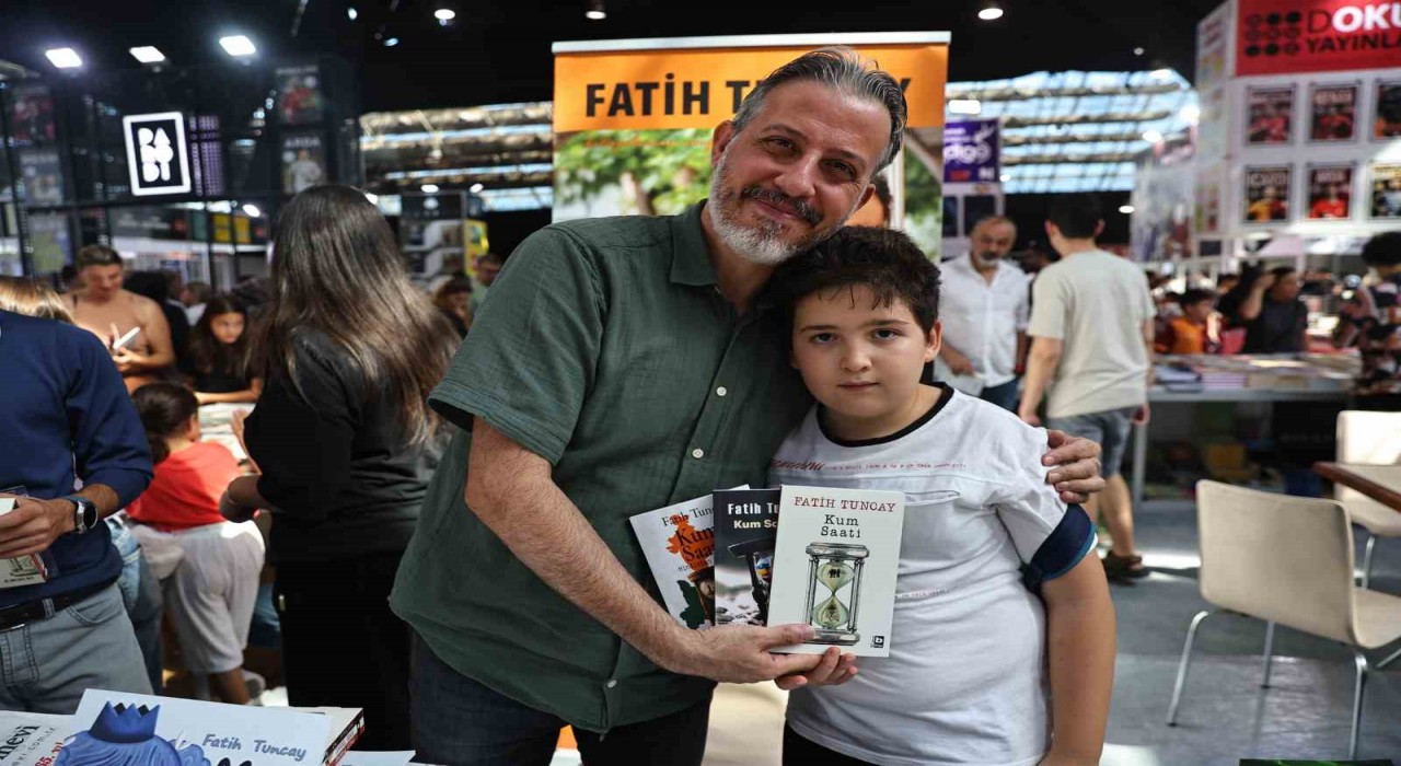 Kitap tutkunları Antalya Kitap Fuarında buluşmaya devam ediyor