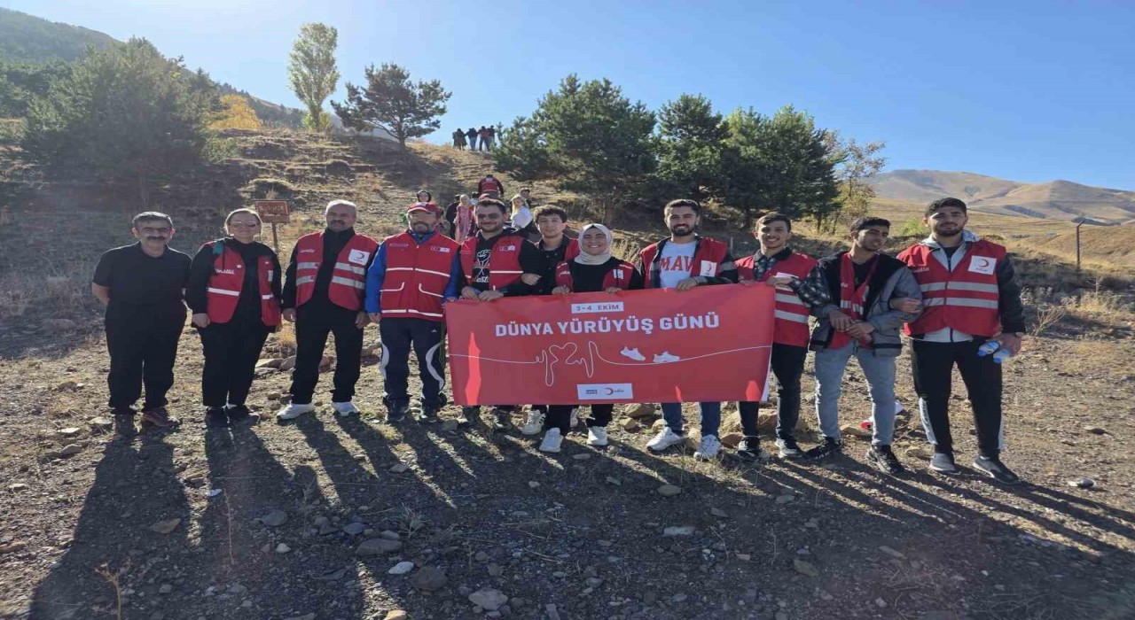 Kızılaydan Dünya Yürüyüş Gününde sağlık için adım etkinliği