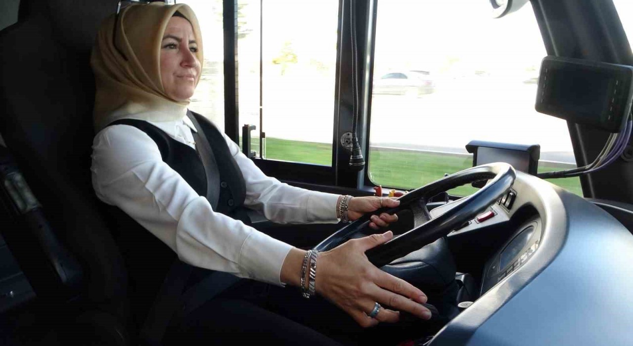 Kızlardan şoför olmaz dediler şimdi trambüsle yolların tozunu alıyor