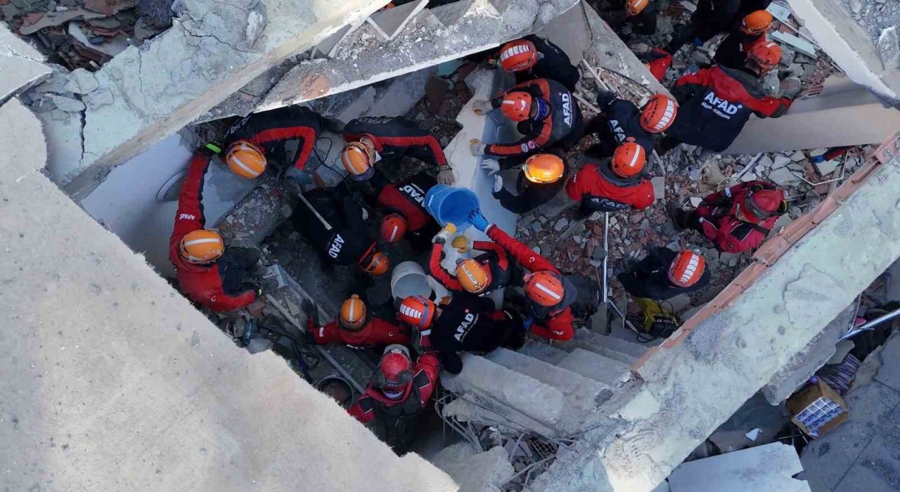 Kocaeli Valisi Aktaş: Bir vatandaşımızın sesini aldık, 9 bina tedbiren tahliye edildi