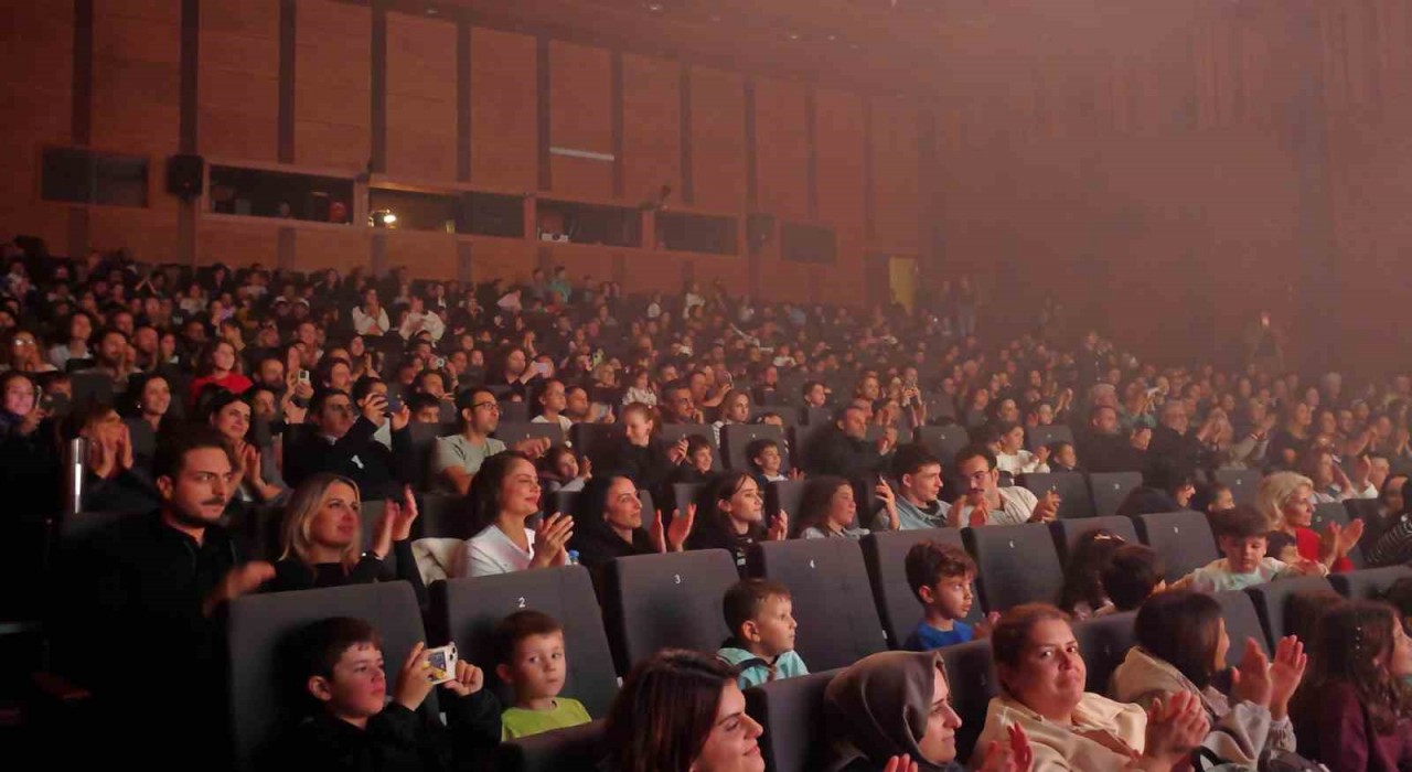 Kocaelide perdeler çocuklar için açıldı