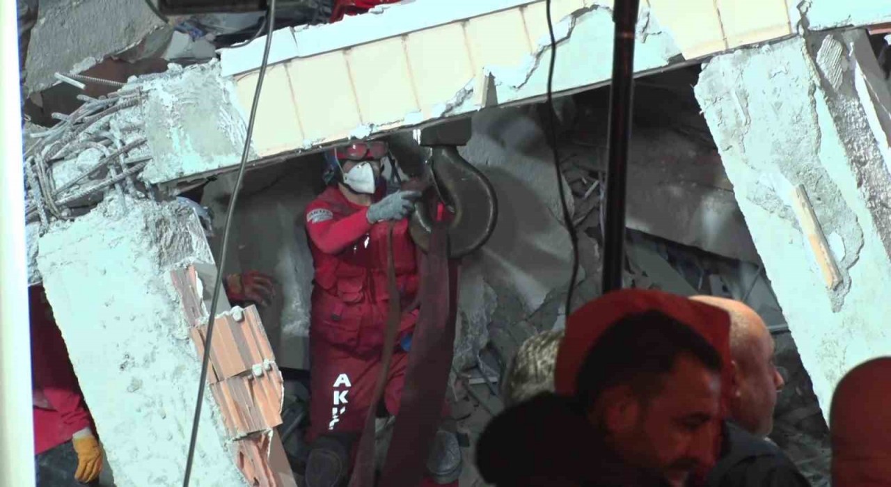 Kocaelinde arama kurtarma çalışmalarında 16 saat geride kaldı