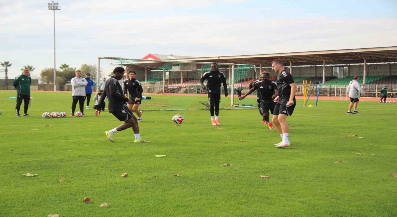 Kocaelisporun başarılı futbolcusu Joseph Nonge: Hocamız nerede isterse oynarım