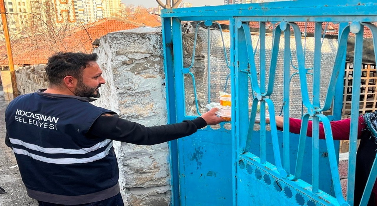 Kocasinanda gönüller kazanılıyor: her gün 4 çeşit sıcak yemek evlere ulaşıyor