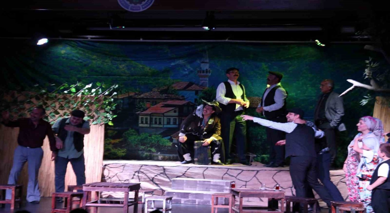 Komşu köyün delisi yeni sezon da kapalı gişe