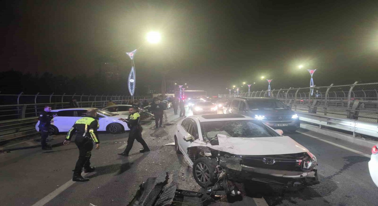 Köprü üzerinde zincirleme kaza: 4 yaralı