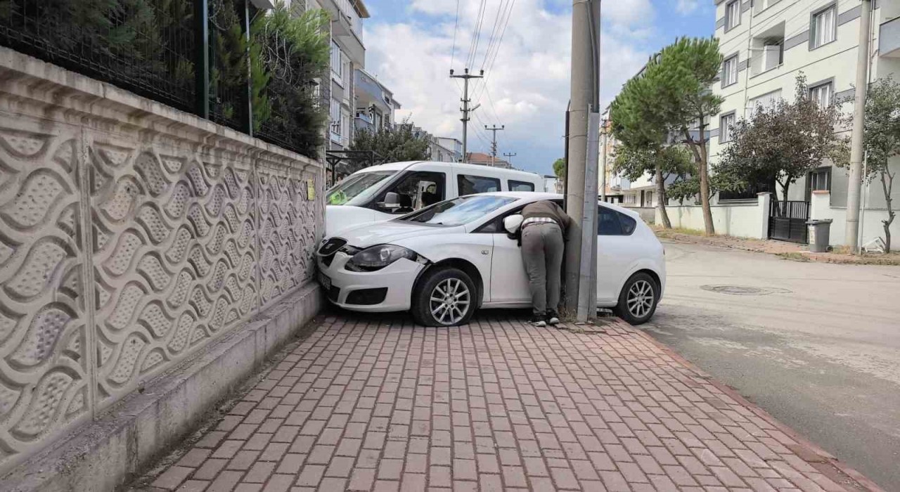 Köşede çarpıştılar, site duvarında durdular