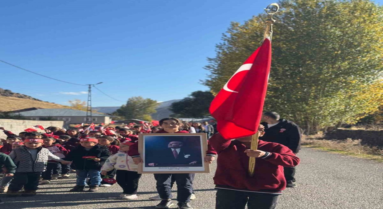 Köy okulları 29 Ekim coşkusuyla doldu