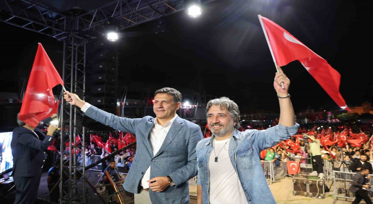 Kozanda Ali Kınık konser verdi